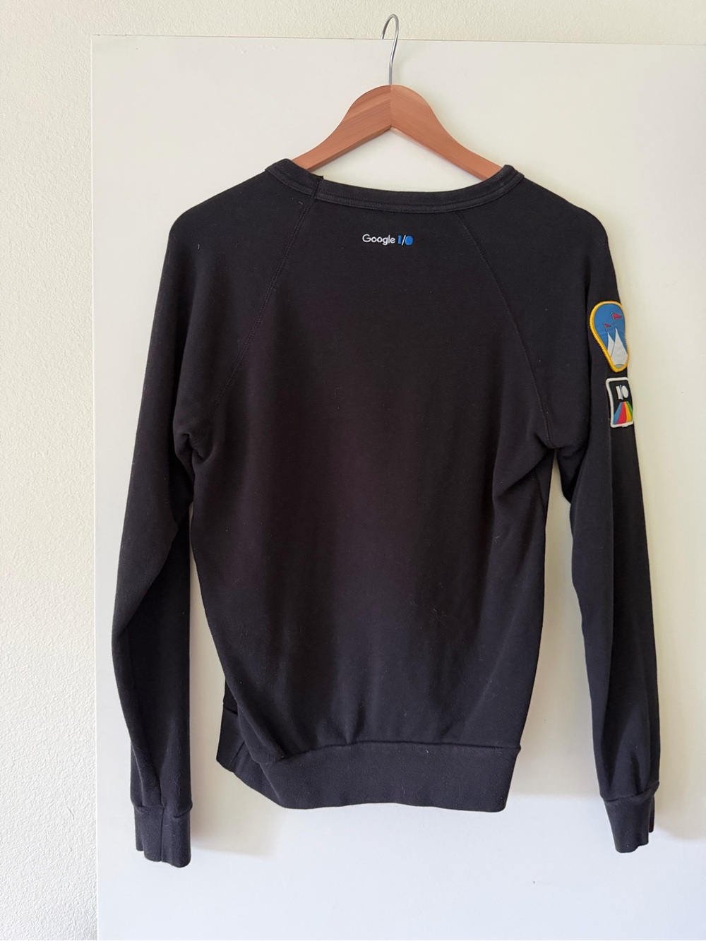 Google IO Developer Conference Sweatshirt - Picture 3 of 6